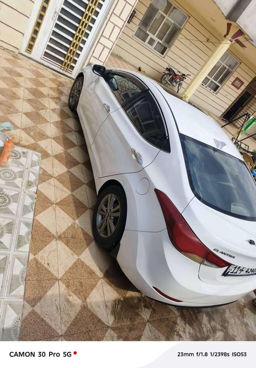 السلام عليكم
النتره موديل 2016 سياره جاهزه من كير ومكينه وتخم تاير كفاله عامه ماعدا البارد بالجاملغ تحويل ثاني  باسمه اليشتري والسياره مال جناي السعر 137 وبيه مجال 
***********
***********
