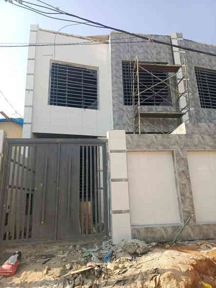 ياالله 

يوجد لدينا بيت للبيع حي ميسان قطاع 23 شارع الجامع مساحه 125متر طابقين يحتوي على غرفه وصاله واستقبال ومطبخ وصحيات والطابق الثاني يحتوي على غرفتين وصاله وصحيات صب كونكريت ارضيه بورسلين جدران لوح بورسلين بناء جديد درجه اولى 

ملاحظه يسلم البيت خلال فتره أقصاها 40يوم 

السعر المطلوب خاص 

للاستفسار والمعلومات الاتصال بنا ع الارقام التاليه 

***********

***********

***********

او مراجعه مكتب ألروان للوساطه العقاريه والمقاولات العامه 

عنوان المكتب حي ميسان ع الشريط قرب صيدليه الشراع 

عندك بيت عرصه للبيع راسلنه وات ساب وتدلل
