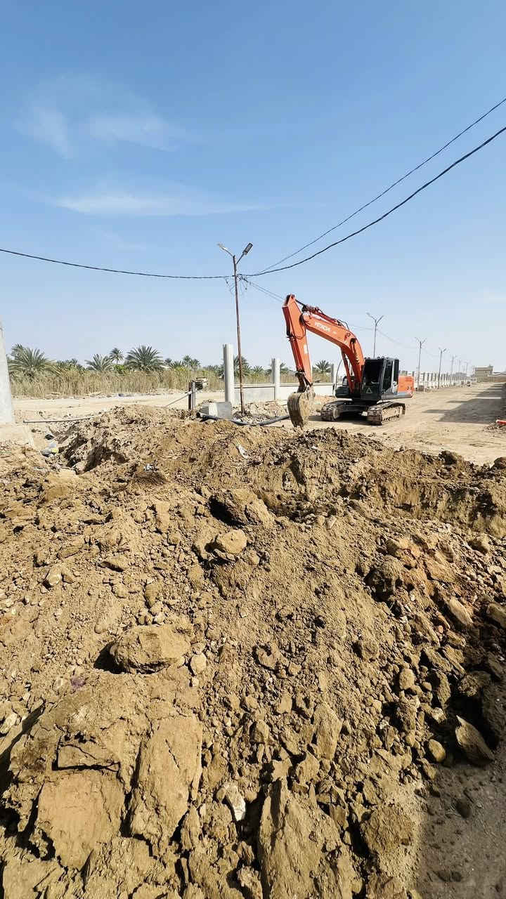 بيت للبيع في مجمع الاسراء السكني مشمول ب المبادره مع عقد مصادق من هيئة استثمار الديوانيه 

📍 المساحة: 200م  طابقين – موقع مميز جداً

🏡 تتكون من:

3 غرف 🛏️  | صاله| استقبال | مطبخ حار وبارد 🍽️

3 حمامات 🚽 | مخزن | منور | كراج 🚗 | حديقة 🌿

🔒 خدمات متكاملة:

✅ كاميرات مراقبة

✅ نظام سكيورتي عالي

✅ كيبل ضوئي – إنترنت

✅ مدارس حكومية – روضة – حضانة

  ✅مركز صحي حكومي
 
✅ قاعة مناسبات واعراس 

✅ اكبر مول تجاري في الديوانية
💳 نظام الدفع:

ع المبادرة بأقساط
📆 مدة الاستلام: من سنة إلى سنة ونصف

للأستفسار التواصل مع الرقم
***********

📌 *فرصتك* تملك فيلا راقية بسعر مميز ونظام سداد مريح
