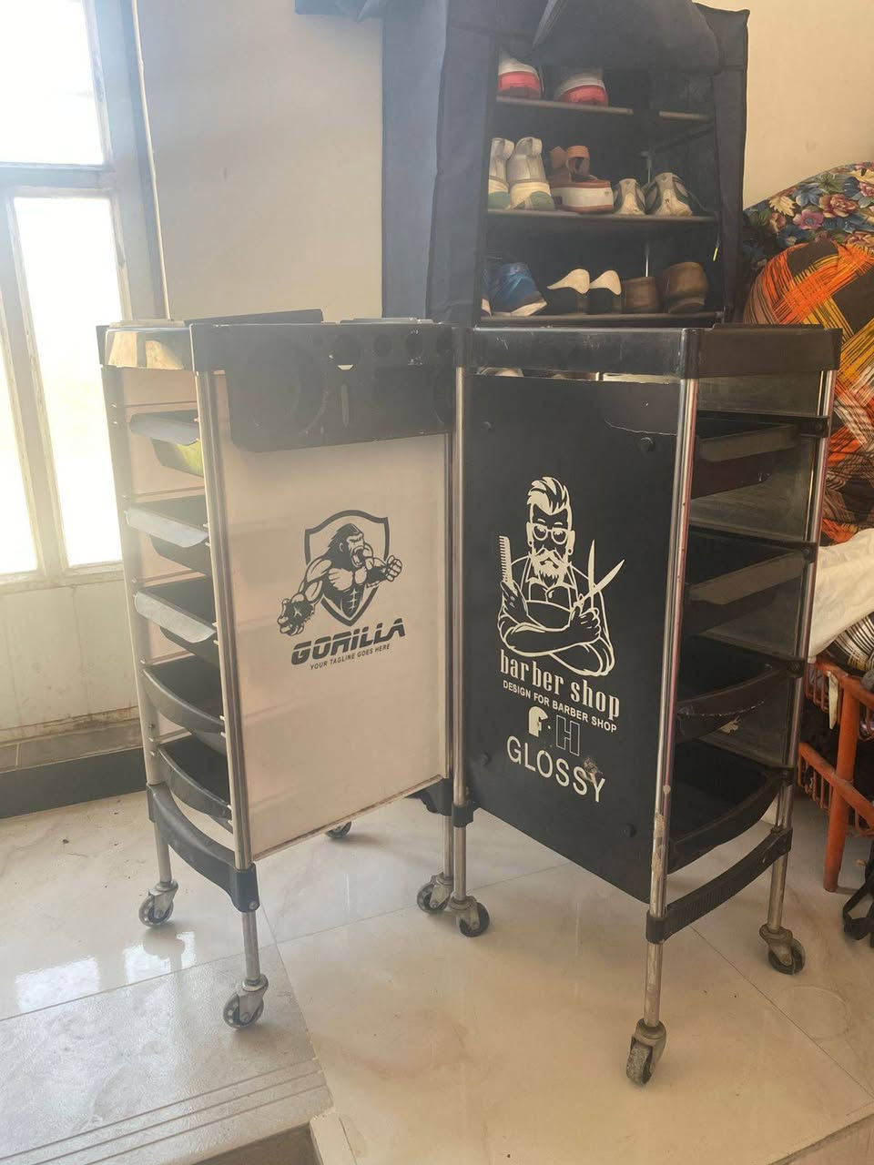 السلام عليكم 🌹
مرايات عدد 3 وعرباين عدد 3 نضيفات سعر 200 كلهن وبيهن مجال المكان الزعفرانية الاربعةشوارع  سعيدة مقابل جامع الكيلاني *********** مكلف بالنشر 🌹
