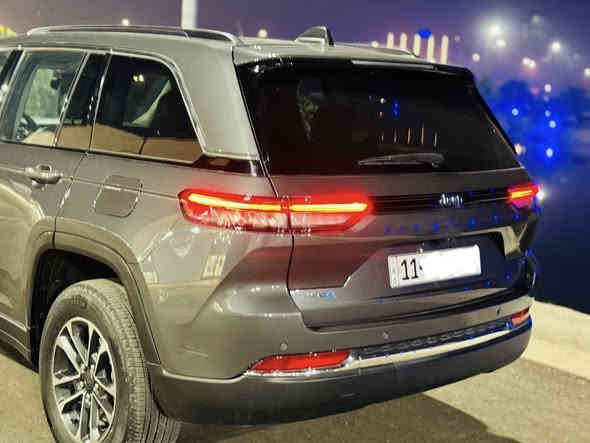 جيب كراند 2024 4xe
السلام عليكم 

للبيع جيب كراند شيروكي 4xe  موديل ٢٠٢٤

السعر 258$
هاتف/***********

بيها جاملغ وباب صبغ باقي مكفول
 بجم مكفول شاصي لغد مكفول

ماشيه 18 الف  
مواصفات:
3 شاشات تدعم اللغة العربية 
5 انظمة قيادة
بنوراما 
جلد
مقاعد اماميه كهرباء ومقعد السائق خزن
تدفئة كشنات امامية وخلفية
 تدفئة ستيرن
بصمه تشغيل وابواب
4WD
تشغيل عن بعد
رادار تحديد مسار 
نقطة عمياء
حساسات خلفية 
كامرة خلفية
دمام خلفي
صندوك كهرباء
٣ انظمة تشغيل للمحرك ( كهرباء - بانزين - هايبرد )

يعني اذا مشاويرك داخل بغداد راح تنسى البانزيخانه
