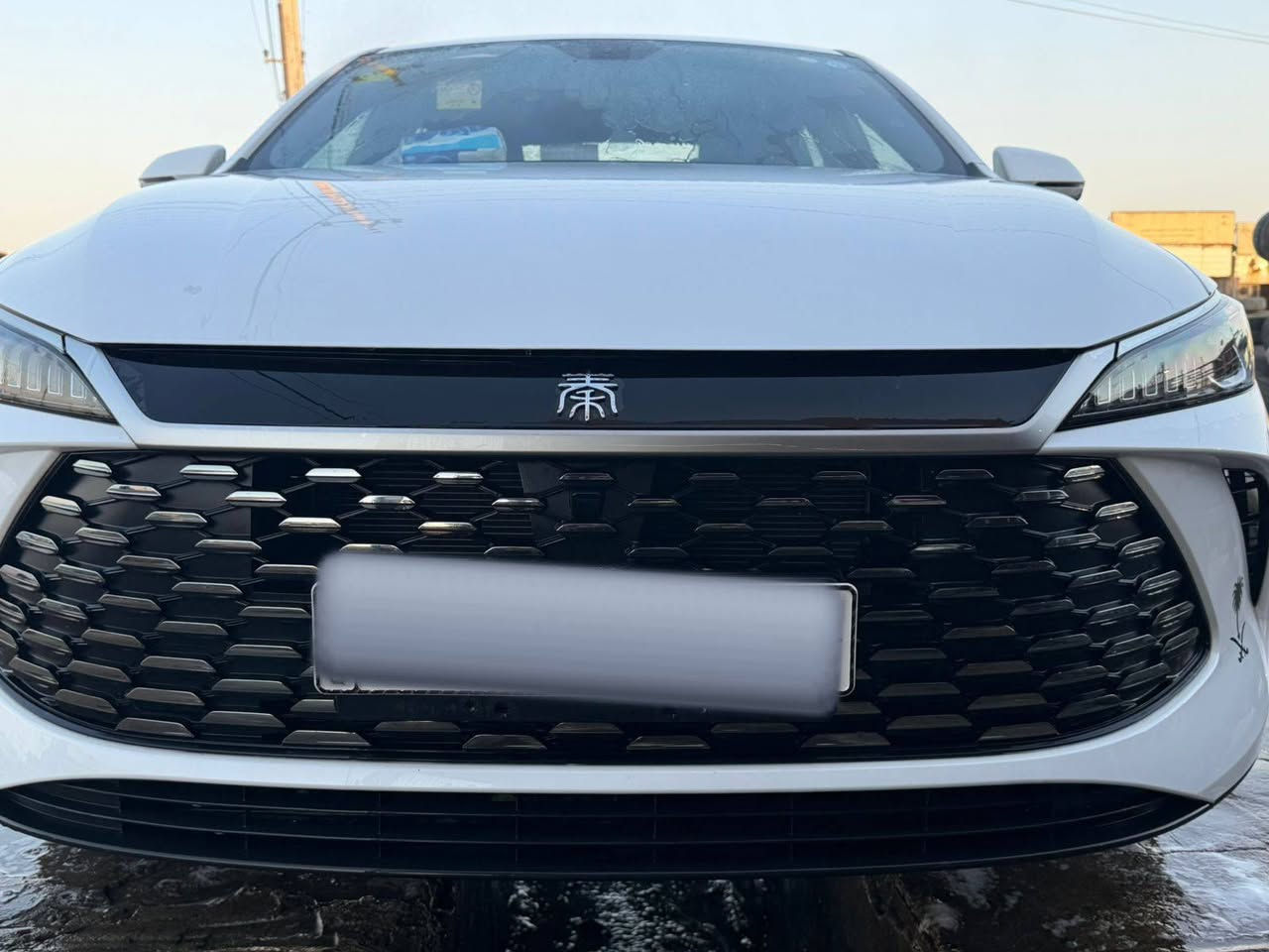 Bydكن بلاص
موديل 2025مكفولة رقم بغداد باسمي 
تحويل ثاني يوم
ماشية 2900  زيرو
داخل ماروني 
نص فول مكفولة من كلشي 
السعر ١٩،٧٠٠بيها مجال للشراي 
***********
