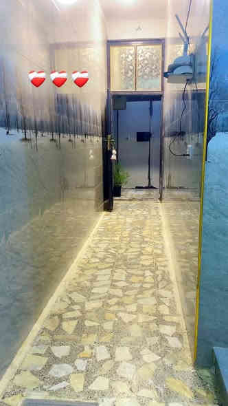 بيع بيت طابوق مساحة 100 متر 🔹
للبيع بيت نظيف ومتكامل، مساحة 100م، بناء طابوق، موقعه مميز جدًا قرب مركز الشرطة.سبع قصور

مواصفات البيت:
🏡 استقبال
🍽️ مطبخ نظامي حار وبارد
🛏️ غرفتين جو وفوك
✨ 
✨ شارع هادئ وخدمي
✨ جاهز للسكن بدون أي تعمير

بيت مناسب 
للاستفسار والمعاينة التواصل على الخاص.***********
وربي يكتب نصيب الخير للجميع 🌿
