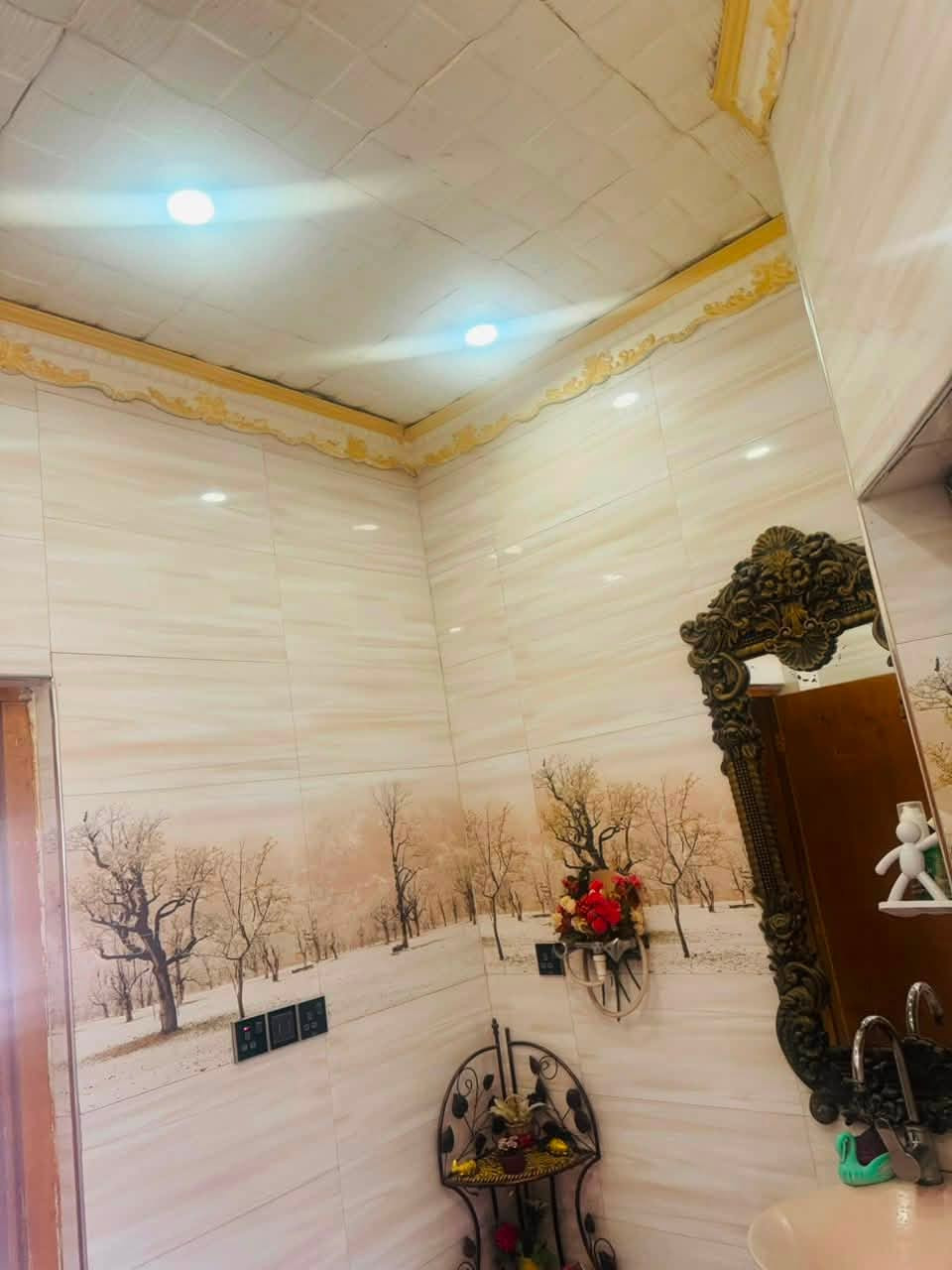 مكلف بل نشر بيت طابو صرف الحمزه الغربي حي الحسين بشارع حسينيه الزهراء 
غرفتين جوه وغرفه فوك وصاله واستقبال مجمع صحيات داخليه وخارجيه  مساحته بل سند 200واقع حال 275 
السعر 125
***********
