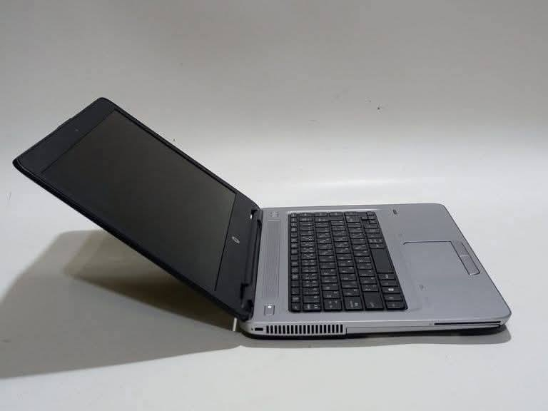 🔥 عرض مميز لابتوب عملي وبسعر مناسب 🔥
💻 HP ProBook 640 G2
جهاز قوي للشغل والدراسة والاستخدام اليومي
✅ المواصفات:
المعالج: Intel Core i5 (جيل سادس)
الرام: 8GB DDR4
الهارد: 256GB SSD سريع
الشاشة: 14 إنج HD / FHD
كرت الشاشة: Intel HD Graphics 520
نظام: Windows 10 جاهز
كاميرا + واي فاي + بلوتوث
بطارية جيدة
📌 يدعم ترقية الرام لحد 16GB ويحتوي على منافذ متعددة مثل USB وHDMI وVGA �
بي إتش فوتو فيديو +١
💼 مناسب:
طلاب – موظفين – تصفح – برامج مكتبية – شغل يومي
✨ جهاز نظيف ومرتب وجاهز للاستخدام


**إذا كنت صاحب هذا الإعلان وتريد حذفه لأي سبب، رجاءا أرسل رسالة إلى الدعم الفني**