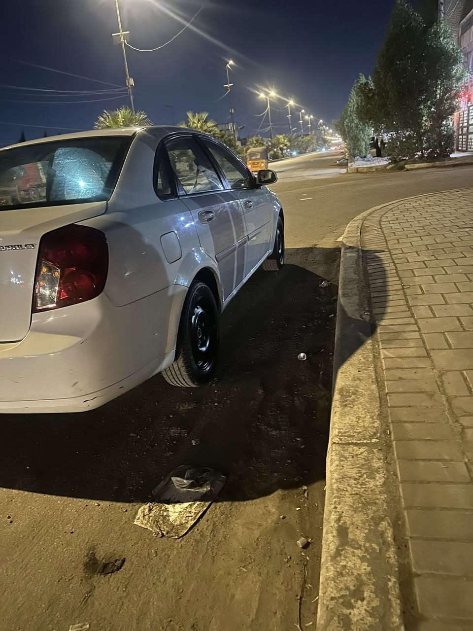 اوبتره 2012 جملغ وحد مبدل بيه صبغ كلش قليل سعره 90$ بيه مجال قليل ***********
