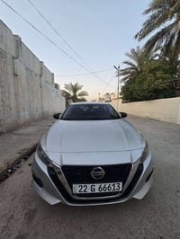 التيما 2021 SR فوول السياره بيها بنيد صبغ و شبر ب جاملغ الخلفي بدون دا...