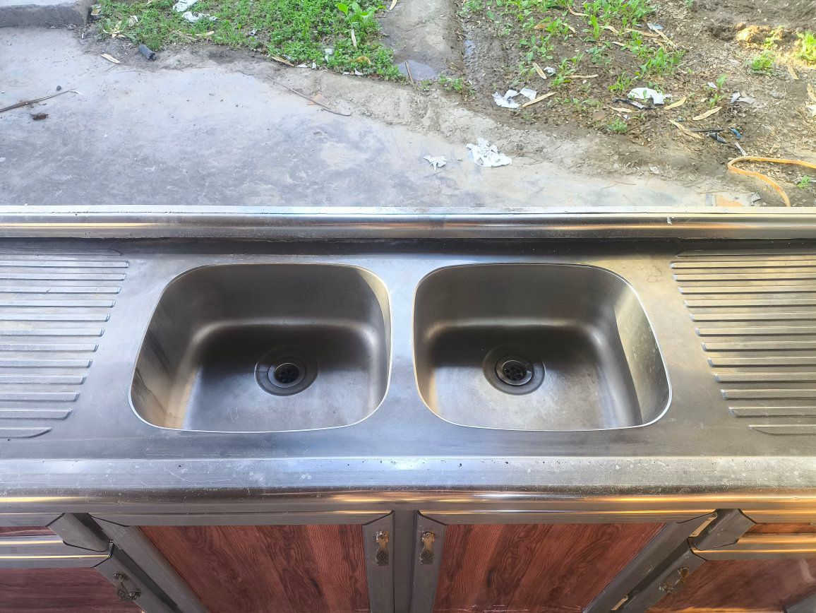 كاونتر تسكام سنكي 200cm 
مع ملحق قطعتين 250cm نضافة 80%
السعر 330


**إذا كنت صاحب هذا الإعلان وتريد حذفه لأي سبب، رجاءا أرسل رسالة إلى الدعم الفني**