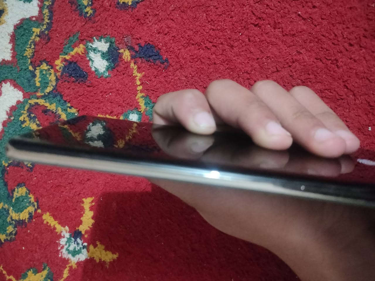 سلام عليكم جهاز للبيع اخو الجديد نضيف ذاكرة 256 تجي الشاشة مضلعة بعد احلا من الي بل  ب200 وبي مجال قليل حك الجية رقم *********** عنوان بغداد اليوسفية
