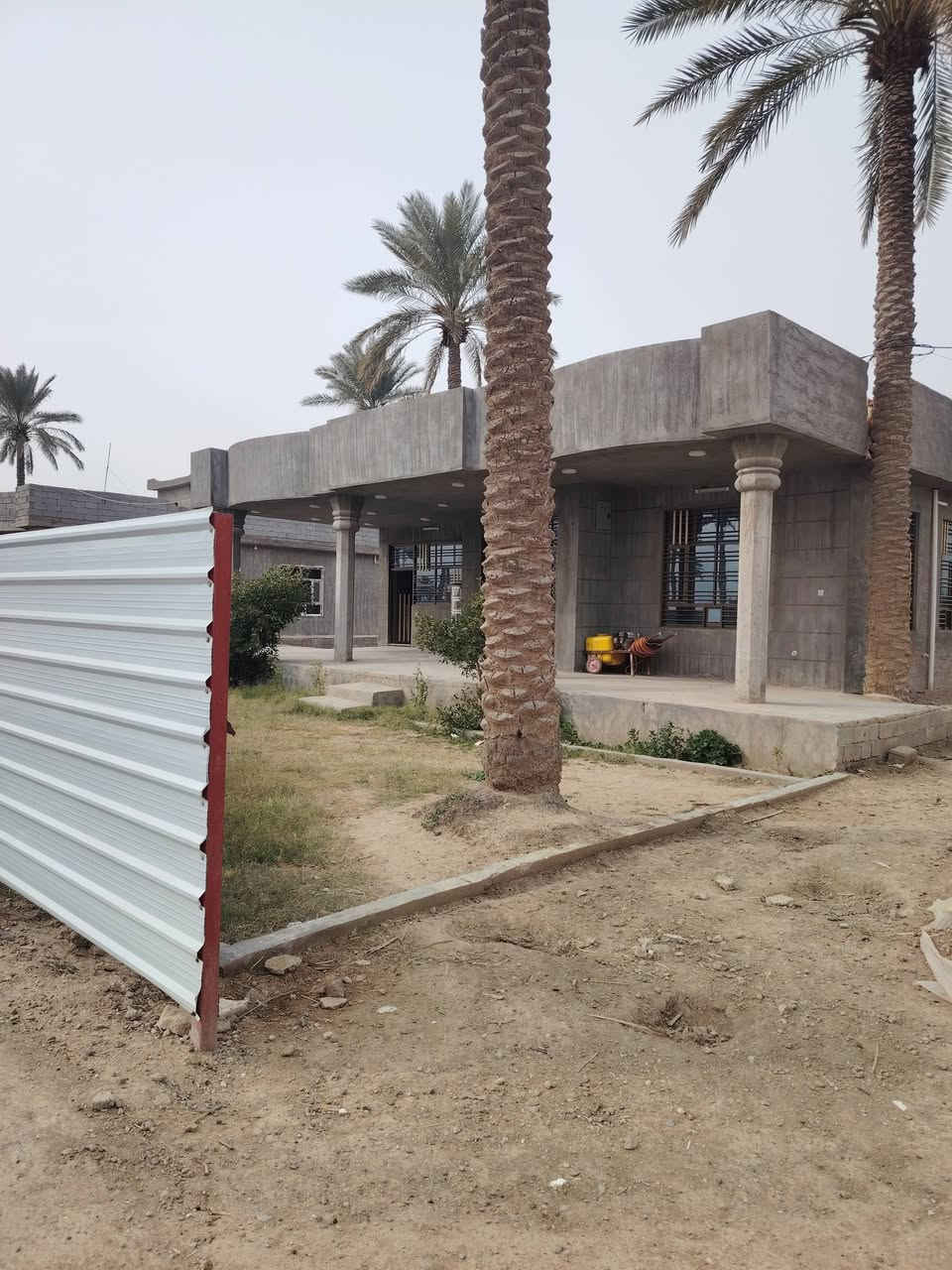 قطعه أرض مساحه 5 دونم 2 دونم طابو صرف و3 عقد زراعي مع 3 بيوت جاهزه لسكن قريبه على الشارع ماء اساله و كهرباء مساحه البيوت 170 و250 و 150 الاستفسار اتصل على الرقم ***********
