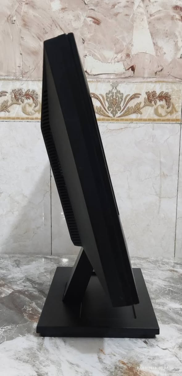 شاشة حاسبة نوع DELL حجم ١٩ بوصة ( منفذين فقط - منفذ power كهرباء + منفذ صورة VGA ) مع ( كيبل الكهرباء وكيبل الصورة ) نظافة ١٠٠٪ .
السعر ٢٥ آلف شامل التوصيل عن بغداد فقط.


**إذا كنت صاحب هذا الإعلان وتريد حذفه لأي سبب، رجاءا أرسل رسالة إلى الدعم الفني**