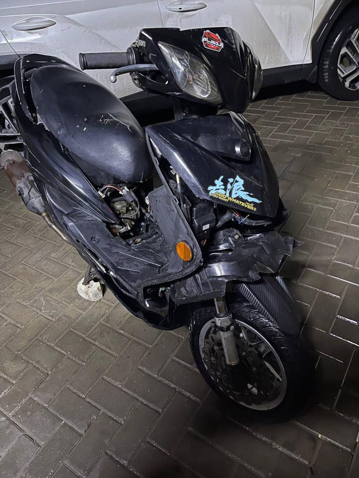 سلام عليكم
سكنس لد للبيع 
دبلات امامي NSY
دبلات خلفي K1
صينيه رياضيه
قفايص دبلات سود
جاملغ امامي كاربون
صالصنه دبل بوشه
كهربائيات كلها شغاله
نواقصها بجم وترايش وسواد الكور
سعر ٦٠٠وبيها مجال ☘️
او مراوس ب سكنس فحل 
مكاني زعفرانيه شارع المعهد 
وباقي تفاصيل تعال 
واتساب ***********
