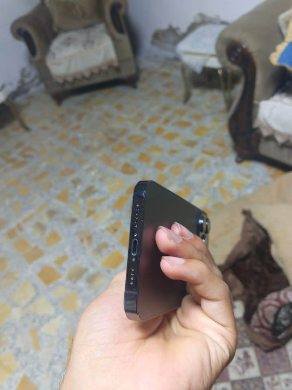 سلام عليكم 
13pro max
الجهاز نضيف زلغ مابيه مكفول  كفاله عامه الجهاز بعده بحاله الوكاله 
ذاكره تخزين 256 
بطاريه93
فيس إيدي شغال ✔️ 
الجهاز صارله ثلاث اشهر مستخدم 
وتربروف ✔️ 
كلشي شغال بل جهاز
ملاحقاته شاحنه وكاله اصليه سعرها ٥٠ وكفر مدرع هم اصلي 
السعر 700
تواصل الأرقام 
*********** هذا الرقم فقط واتساب 
اماً هذا الرقم واتساب ورصيد 
***********
