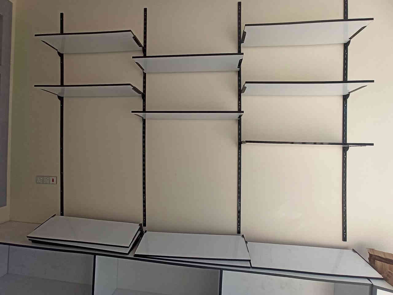 سلام عليكم ورحمه الله 
اغراض محل للبيع مستعجل شلعه وحده او قطع  ( كاشير تفصال ارتفاع ١١٠ سم و عرض ٧٠ سم و رفوف عدد ٤٠ (٣٠ * ١٠٠ سم) مع مساطر حائط ٩ و ميز للخزن ٣ اضلع طول الضلع ٣ امتار ) 
العنوان كربلاء سيف سعد  السعر خاص او اتصل على رقم ***********
