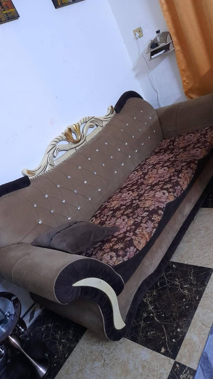 تخم للبيع ١٠ مقاعد نظيف جدا بغداد *********** بي واتساب
