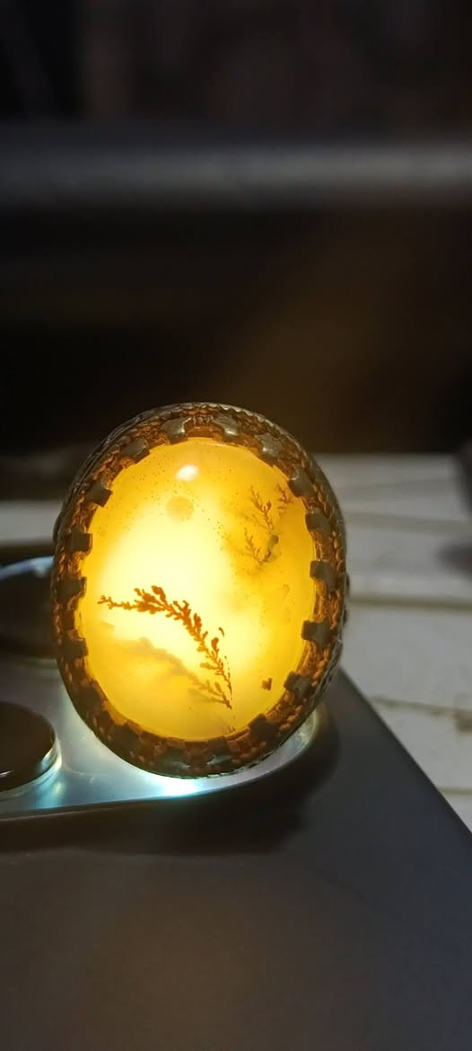 عقيق شجري طبيعي شرط الفحص *********** عنوان البصره يوجد توصيل جميع المحافظات سعره 50,000
