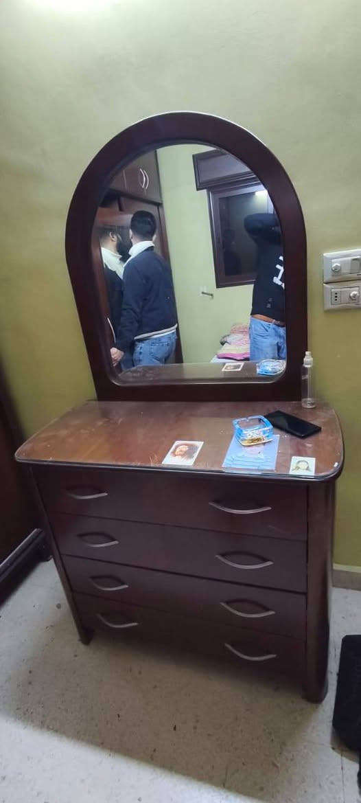 بسم الله الرحمن الرحيم
#شراء وبيع #مستعمل #مفروشات #غرف نوم وغرف أطفال وغرف ضيوف وتخوت مفردة وخزن فردتين للتواصل خاص فقط
#موجود للبيع
#غرفة نوم زان وقشر جوز كاملة تخت عنبر مع فرشة وسكرتون وشفنيرة وكمدينة عدد ٢
#خزانة أبايض .... #تخت مفرد ونص عنبر هيدروليك.... #تخت #مفرد عنبر هيدروليك...سكرتون ميلامين ٥ فردات ...


**إذا كنت صاحب هذا الإعلان وتريد حذفه لأي سبب، رجاءا أرسل رسالة إلى الدعم الفني**