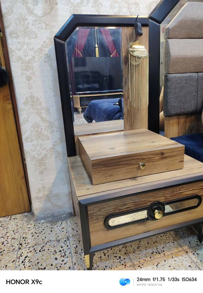 غرفه جديده صارلها سنه اخذتها مليونين اريدها مليون و٢٠٠ وبيها مجال الاتصال على الرقم ***********
