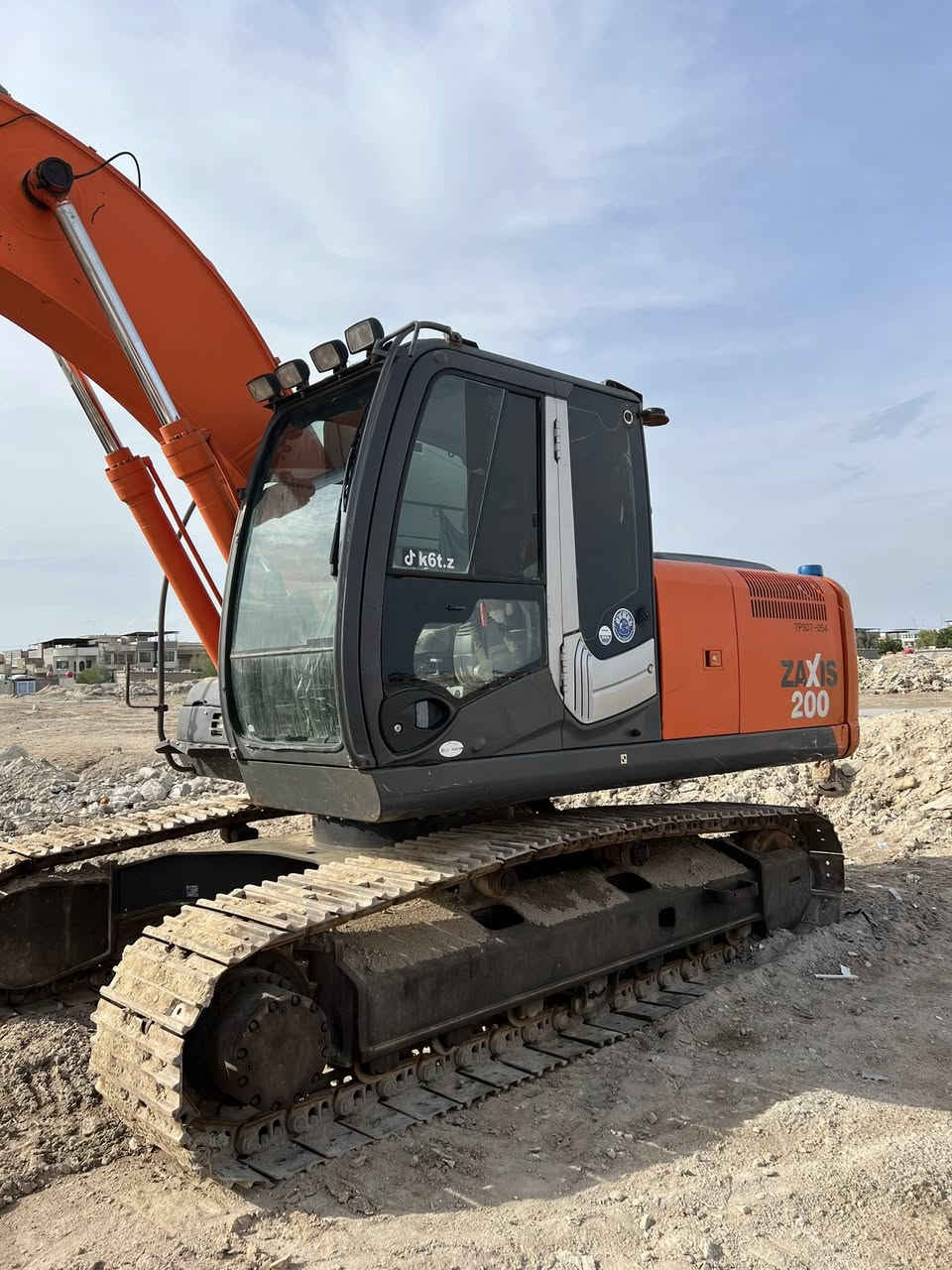 سلام عليكم حفاره هيتاشي مديل 2010 رقم بصره حفاره حلوه ماناقصها شي مكاني بصره ***********
