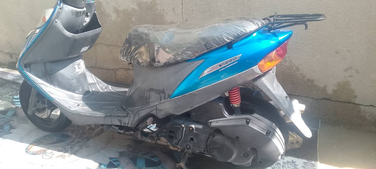 سلام عليكم دراجه للبيع فول مواصفات مكينه جديده ساسوكي سرعه 120 بريكات جديدات كلشي شغال السعر 250الف قفل العنوان الغزاليه شارع الضغط ***********واتساب الاستفسار
