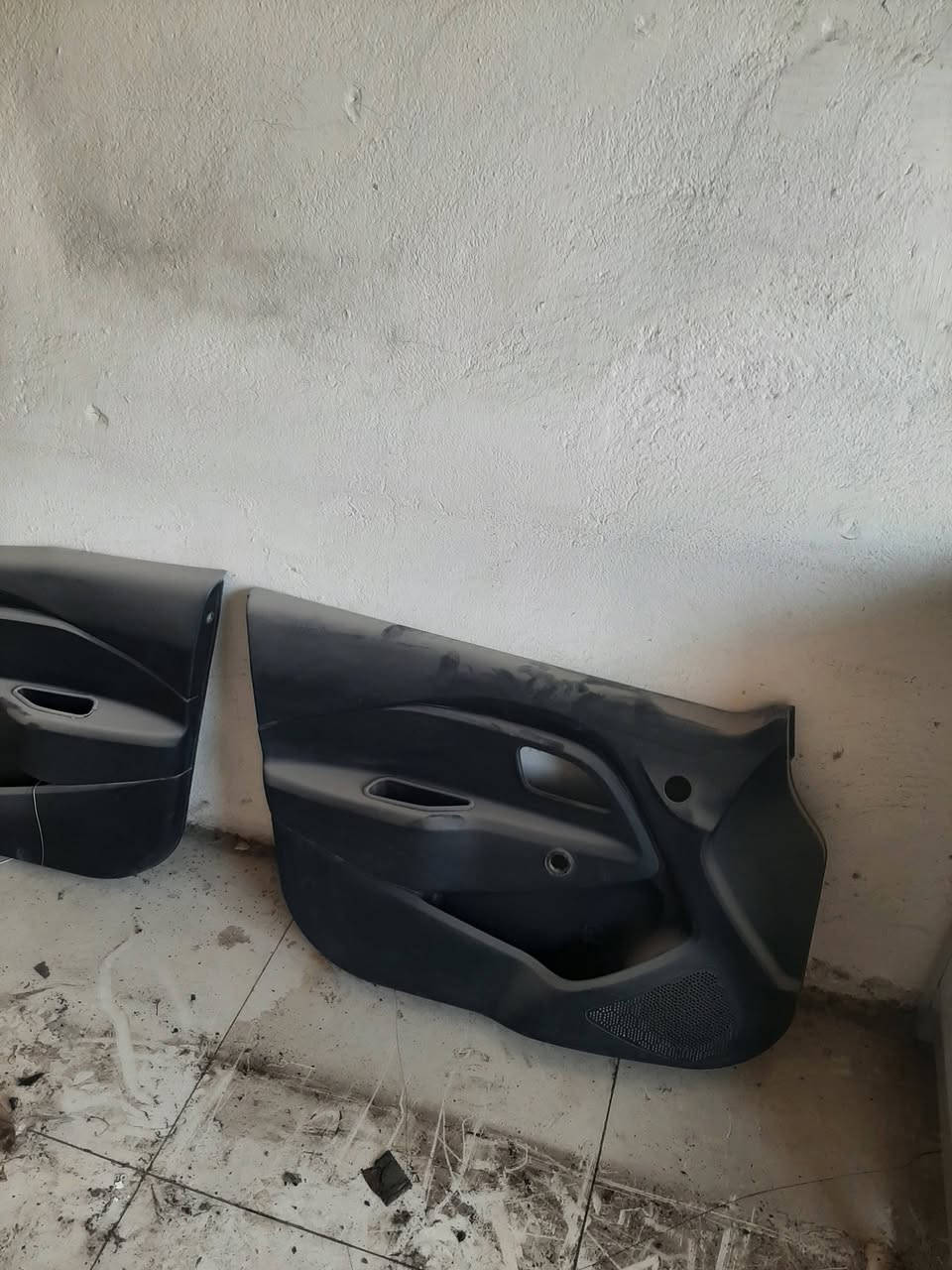 السلام عليكم 
بطاين ابواب كيا ريو جوبي 
سعر اربع قطع ٣٠ الف 
تفصيخ اصلي 
يتوفر توصيل 
***********
