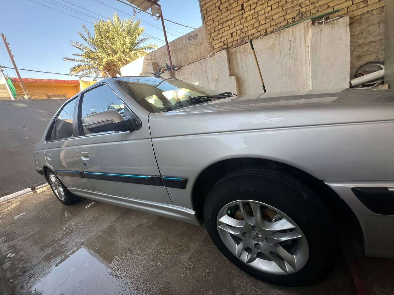 السلام عليكم بيجو بارص موديل 24 ماشيه 32 السياره نضيفه وجديده بيها رصعه جداً بسيطة بالجاملغ الخلفي وتكحيل گد اصبعين بالجاملغ الامامي بصف اللايت موضحات بالصور  جداً بسيطات وحته ممأثرات عالسياره  السعر 86 وبيها مجال جداً قليل***********
