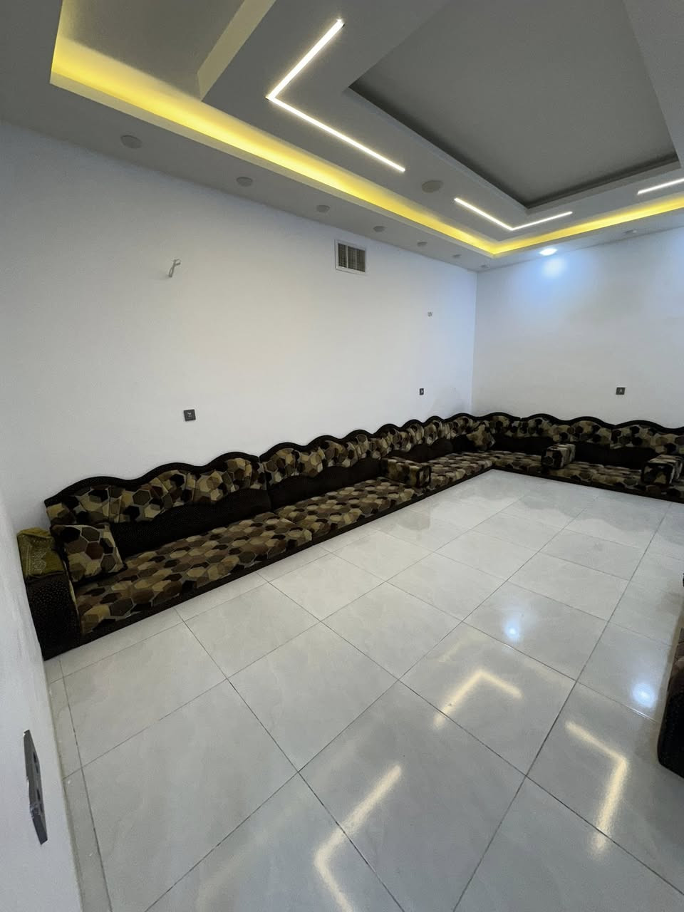 ديوان ارضي للبيع الحجي 16 متر للتواصل واتساب***********
