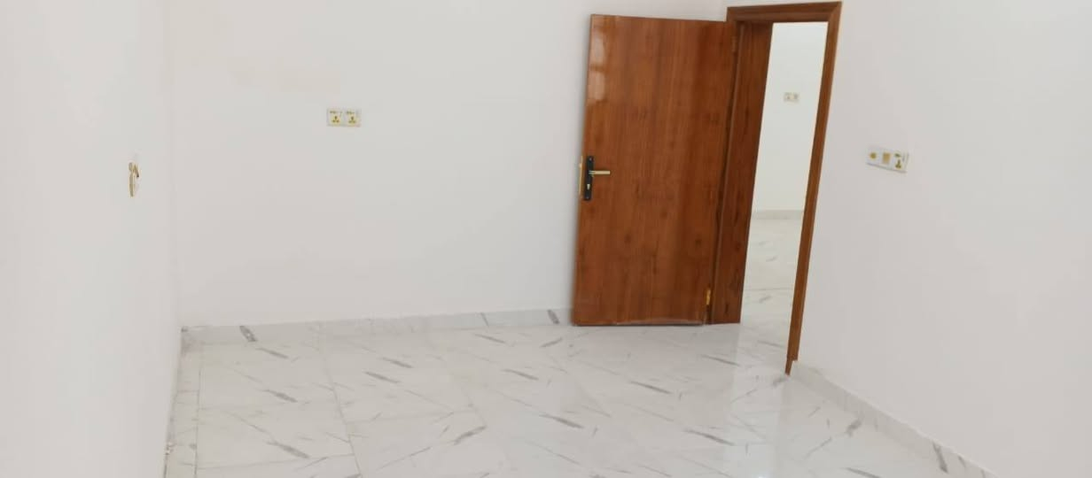 السلام عليكم ورحمة الله وبركاته
شقة للإيجار مساحه 100متر غرفتين وصاله كبيره ومطبخ وصحيات +سخان وتانكي مي.. ع الشارع الرئيسي مال علي الظاهر ***********
