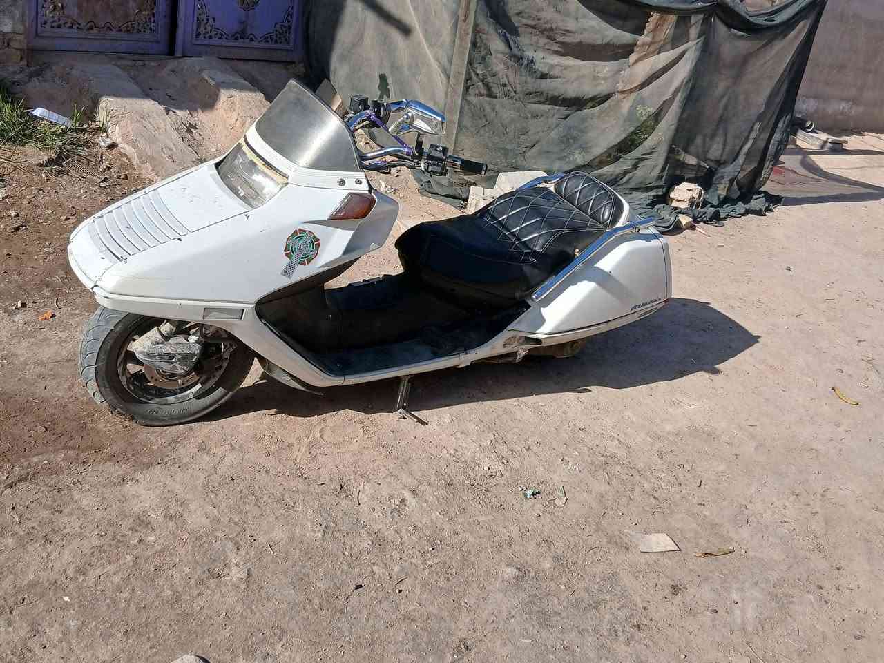 لبيع يريده يتصل ***********
