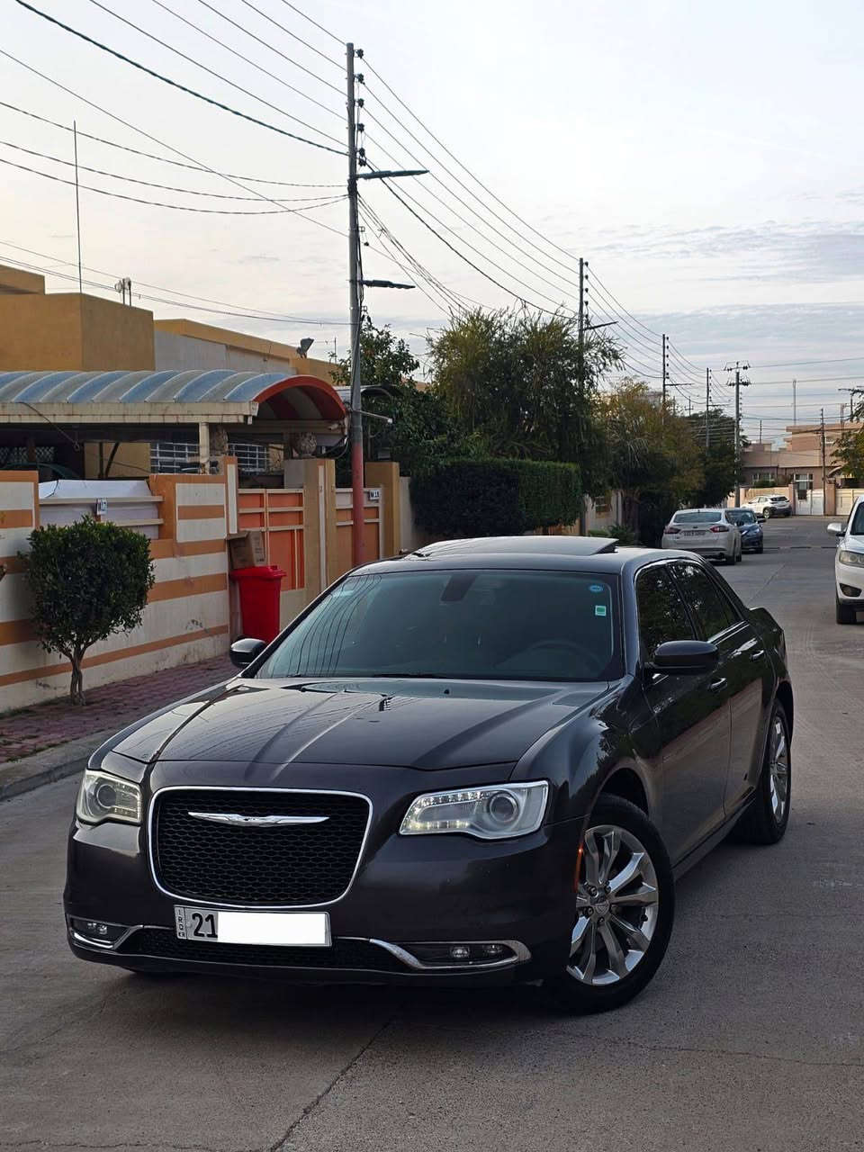 للبيع كرايسلر اوباما 2018
(AWD)
موصفات بلاتينيوم فول 1/1 
1-تحكمات ستيرن جهتين 
2-شاشه جبيره +جبيره 
3-كشنات  جلد +كهرباء 
4-كشنات تدفئه 
5-تبريد قطعتين 
6-نظام ملاحه + GPS 
7-بانوراما 
8-كامره دواره 
9-لدات امامي وخلفي 
10-ويل نيكل 
11-تشغيل عن بعد 
*** ملاحضه 
( السياره كلين بدون صبخ وبدون تبديل وبدون ايرباك ) 
* رقم سليمانيه تحويل ثاني يوم &&&& 
* ⁠مكانها كركوك
* ⁠(***********)
