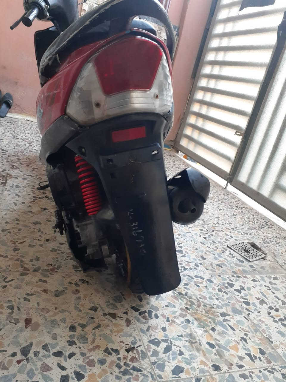 ماكس عدله ١٢٠
دراجه حلوه كهربائيات شغاله 

دراجه نكره بكل ومن 

مكينه خير من الله 

بيها نواقص بسيطه

ب٤٥٠ وليها مجال قليل 

مكاني بالشعب السريدات
***********
