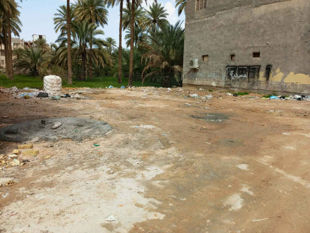 سلام عليكم قطعه ارض للبيع المساحه 200خلفه فندق البارون كافت الخدمات السعر مناسب 
‏‪***********‬‏
