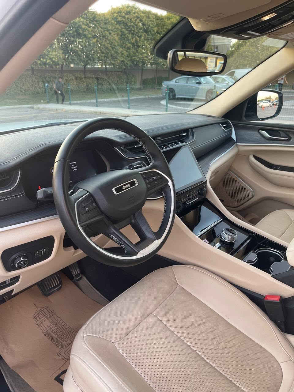 Jeeb grand Cherokee L
2022
كلين تايتل خليجي وكيل هارليم 
ماشي ٣٩ الف مايل
موصفات معروف فول لمتت
عنوان أربيل
سعر ٣٤٥ $
***********
