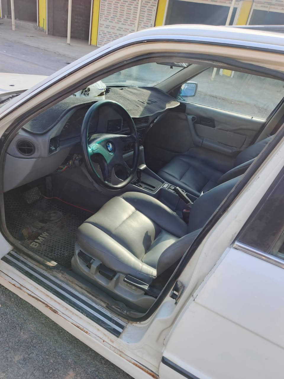 سلام عليكم بي ام 525 مديل 91 رقم سليمانيه انكليزي جديد بسمي تبريد تدفئه شغال كير اوتوماتيك جديد شاده قبل يومين يشك كاع شك سيار ه نضيفه مابيهه نقوصات محرك بي بخار قليل بدون تنقيص  سعره 55 بي مجال لطيبين مكان ديالى خانقين ***********
