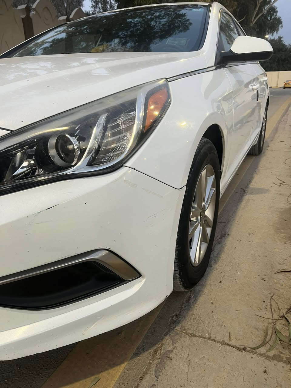 السلام عليكم
🔴 سوناتا ٢٠١٧ 2️⃣0️⃣1️⃣7️⃣
🔴 وارد امريكي 🇺🇸
🔴 ماشية ٨٢ الف 🚶‍♂️
  السياره جاهزة من كلشي ونضيفة كلش 
حادثها (ضربة  خفيفة بين الجاملغ والباب ) 
 
   - شاشه كبيره  🖥️
- كامره دواره 🎥
- تحكم ستيرن جهتين 🎛️
- 3 أنضمه قياده ( ايكو ، سبورت ، اعتيادي ) 
- جنطه كهرباء 
- محرك 2400 
- السعر ١٢٨ بيها مجال
- مكان السياره 📍بغداد - الحارثية
- رقم الهاتف
0772 932 6849
