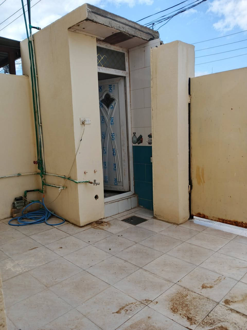 @إشارة@إشارةيوجد لدينا مشتمل مساحه 125متر ملك صرف للبيع في منطقة سيف سعد الغالبية مدخل شارع معمل الغاز ثاني فرع عن شارع العام السعر 48 ؤبيه مجال للشراي البيت كلش نضيف وسعره مناسب ***********
