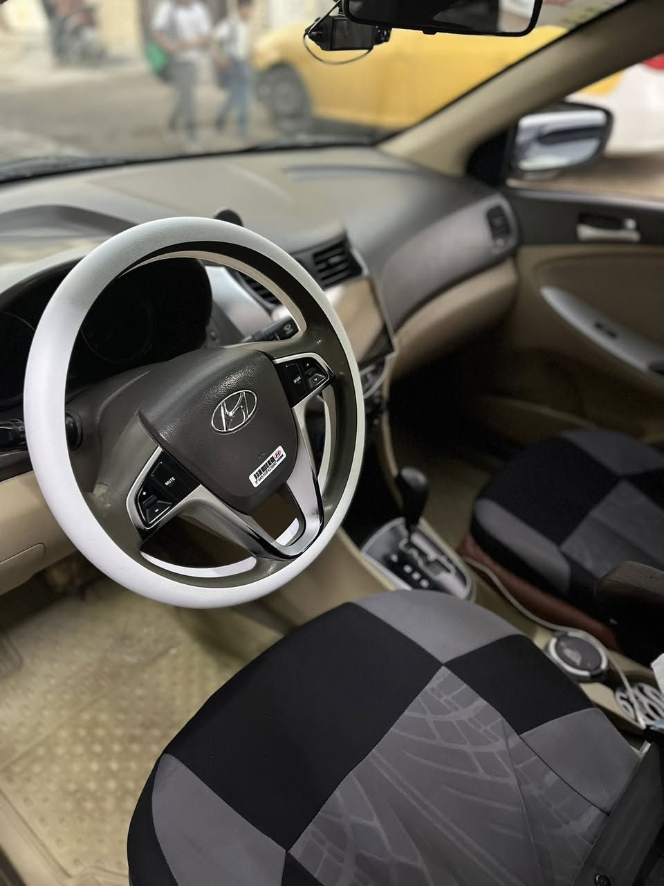 اكسنـت موديل 2013 خـليجي محـرك 1600 دوش مكفوله من كلشي صدر جديد تايرات جدد  تبريد شغال بيها صبغ فقط باب الصدر ونص لدوسه وموجود سونار وموضح بي كلشي رقم انكليزي ال جديد بسمي تحويل ثاني يوم  سعرها 95 وبيها مجال مكاني بغداد الشعب  رقمي الاستفسار *********** بي واتساب
