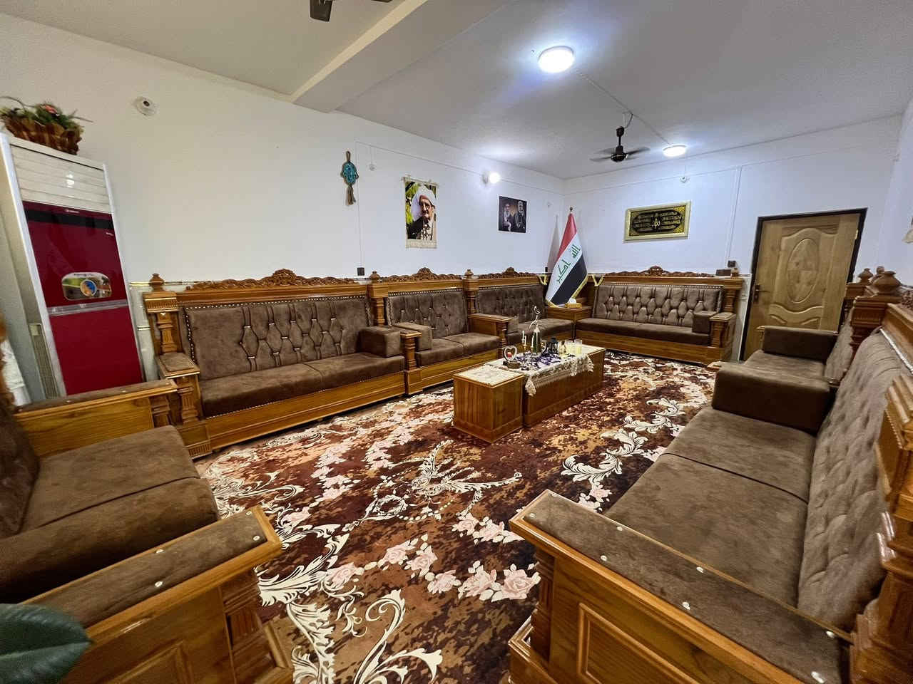 دار للبيع مساحة ١٥٠متر موقع مميز حي المهندسين يبعد عن شارع العام ١٠امتار  قرب محطة طاقة كهرباء سنتر بنص المهندسين 
محتويات الدار(٤غرف نوم ٣مجمعات صحية واستقبال كبير وهول ومطبخ   ٢مخزن للغراض)
السعر ٢٨٠مليون 
للاتصال ***********
