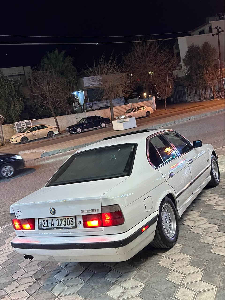 ئەم سەیارەیە بۆ فرۆشتن مۆدێل ١٩٩٣ فول فول بۆ فرۆشتن ٥٢٥تۆماتیك سلاید ٢ جام. كارەبا تەبرید ساردو گەرم تەحدید سورعە abs فۆڕمیكا پێش پان. دەبل چەكمەجە دەبڵ ئێرباگ فول فول سەیارەكە سەنەوی تازەیە بەس بۆنیدی بۆیاخە بەشەرتی ١٠٠ فیتەر بەس لە سایەقێكی كەمە گۆڕینەوەش دەكم. لەسەر دڵ گرتن بۆ زانیاری زیاتر پەیوەندی بكەن *********** السليمانية, العراق
