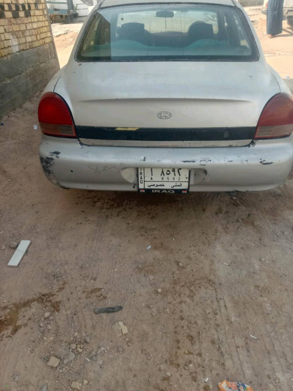 سوناتا للبيع موديل مثنى٢٠٠٠بدون صبغ مكينة بيها خيط بخار تخم تاير حدادية بيها كتاب من الكمارك معنون إلى المنطقة الجنوبية سنة ٢٦ معاملة كاملة من السماوة وراعيها الشرعي ابو السنوية مااندلة داخلة عن طريق طريبيل بدون قرص السيارة أصولية مكان السيارة غماس وإذا اكو مراوس  بس رقم انكليزي