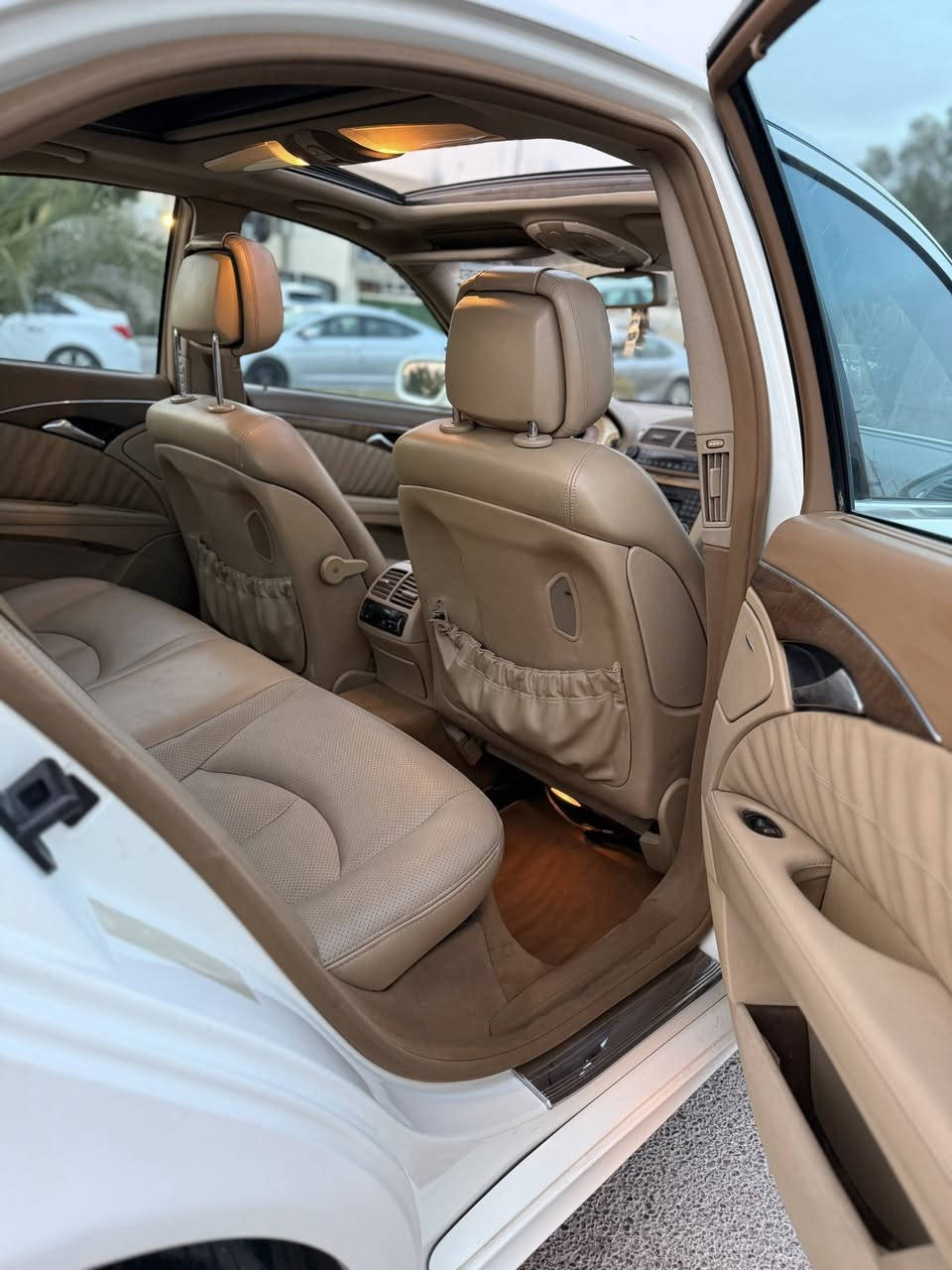 السلام عليكم 

E280 2009 W211 M272
وكالة الكويت 
ماشية ٢٥٠ الف
حساسات امامية خلفية 
الراديو مالتها شاشة كاملة بلادية مو تحوير
بصمة بالگير مثل مال cls
كروز و لمت سرعة 
تبريد بالتكم
تحكم خلفي
صندوق كهرباء 
اربعة بيبان بصمة
تبريد و تدفئة كشنات
بانوراما 
كشنات امامية ثنينهن كهربائي
رقم بغداد الجديد وهزة جديدة
مكانهة بغداد زيونة 
بيهة جاملغ امامي صبغ صفحة سايق بدون حادث بدون دواخل و بارد بلبابين نفس صفحة 
سعر ١٦٧$
***********
