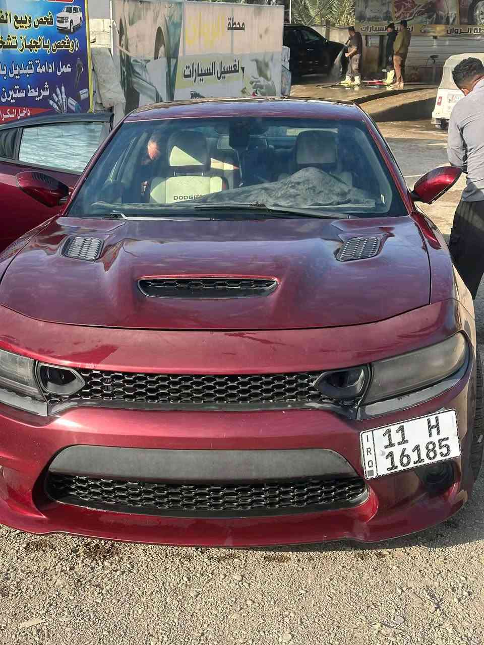 جارجر
2018
وارد امريكي
ستة سلندر 
حداثها مثل ما موضح بصور
بيها قطع صبغ  
سياره فول موصفات عدى الفتحة
تحكمات ستيرن جهتين
شاشة كبيرة 
مبرجمة بالكامل السيارة
شفتات ستيرن
تدفئة كشنات
تدفئه مري جانبية
منظومه زينون اصلية
تشغيل عن بعد 
بصمة ابواب وصندوق
تخم تاير جديد
كير ومكينة مكفولات
تدفئة تبريد 
صدر جديد 
للبيع او مراوس 
السعر 165
بيها مجال 
مكاني ديالى بعقوبة
*********** بعقوبة, ديالى
