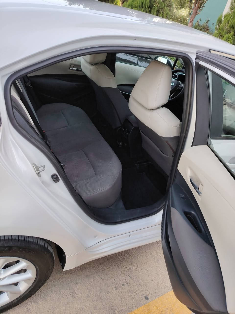 السلام عليكم
كورلا موديل 2022 وكالة جيهان
خليجية ابيض اللون
رقم سليمانية
باسمي هزة وسنوية جديد
مواصفات GLi
محرك 1800
بدون فتحة
لايتات زنون 
بيها pdr دعجة صغيرة بالهلال مال التاير الخلفي السكن
ضمان جيهان داخلة صيانة تيوتا فقط
بدون فتحة
ماشية 121
بيع بدون مراوس
السعر خاص


**إذا كنت صاحب هذا الإعلان وتريد حذفه لأي سبب، رجاءا أرسل رسالة إلى الدعم الفني**