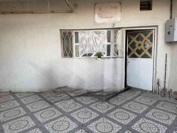 السلام عليكم 
طابو صرف           طابو صرف 
يتوفر دار سكني طابو صرف باسم البائع مساحته 200م  بناء 2007. يحتوي على  طابقين  خمسة غرف نوم وصاله ومطبخ واستقبال وثلاث مجاميع صحيه وحديقة موقع مميز جدا في  المسيب / حي المعلمين الثانيه مقابل الجامع الاصفر يبعد عن الشارع العام 60م  بوجه المتنزه السعر المطلوب للبيع 270 مليون قابل للتفاوض  علما ان البناء طابوق وصب السقف للأستفسار الأتصال برقم *********** او مراسلة الصفحة
