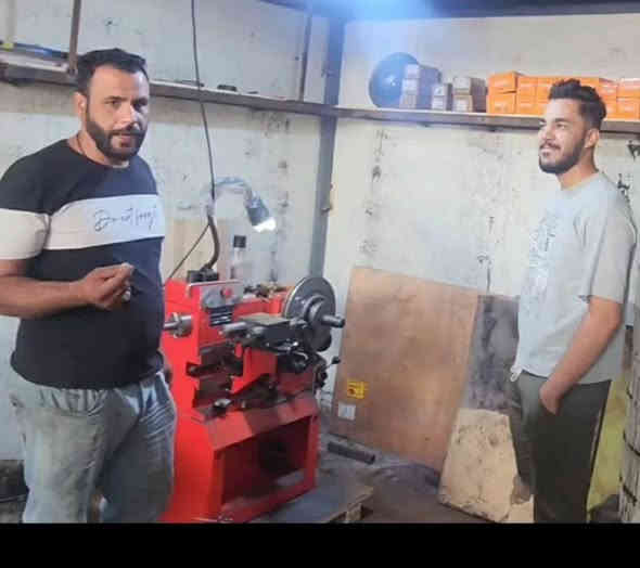 سلام عليكم محلات سيد ميثاق لتصفير فلنجات ودسك مع التبديل صناعيه حمدان سعر الزوج فلنجات 15الف تصفير مضبوط *********** البصرة
