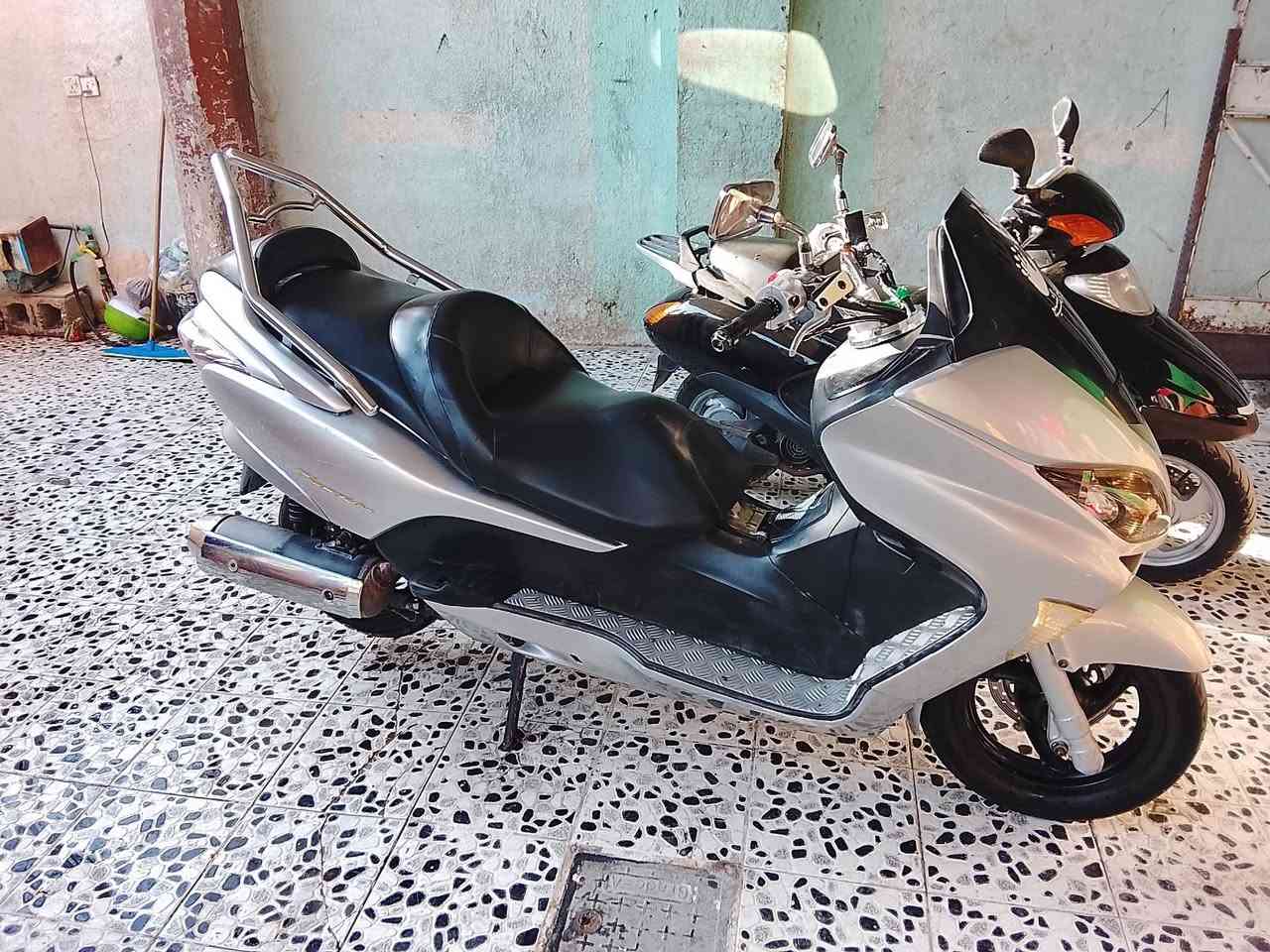 ٠٩كرستال مكفوله عميه مكينه مكفوله مكانها كوت احلى من الصور دراجه جاهزة من كلشي السعر ٩٠٠  تواصل ***********
