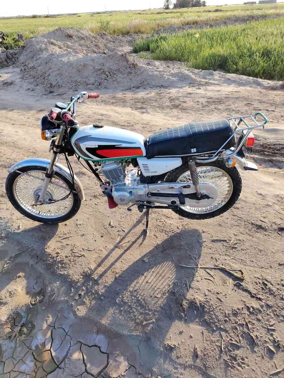 سلام عليكم دراجه للبيع مكان رفاعي وراق صولي ***********
