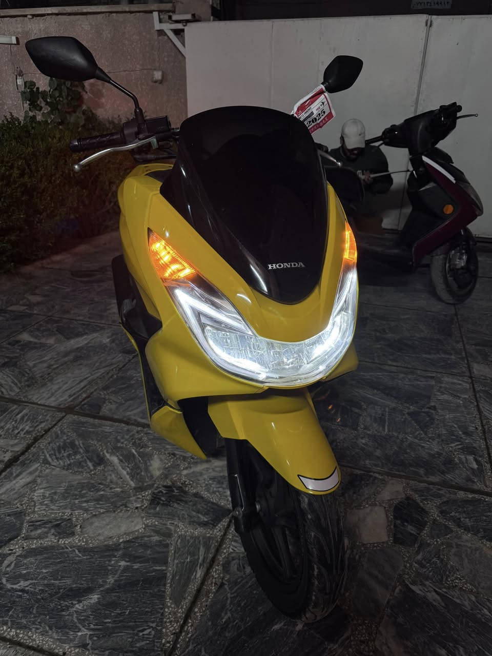 سلام عليكم جيل ثاني ياباني لون مميز
مكفوله كفر ومكينه بلادي اي نقص مابيهة
دبل سويج ☑️ 
مكينه 150 ☑️ 
حساس ستان ☑️ 
حساس زدحام ☑️ 
وياها المنفيس الاصلي وكتلوكاتهة 
شوكت متجيه نكره الدراجه السعر 13 ونص وبيه مجال
مكاني الامين الثانيه رقمي *********** ماسنجر ممتواجد
