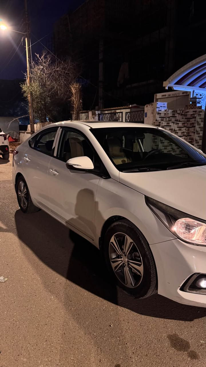 هيونداي اكسنت مديل 2020 
بأسم شركة اربيل مخلصه سنويتهه ماصار هواي 
السياره مكفوله ماعدى شوف العين بيهه طخات بالبدي وبيهه كم رصعه بس ماينشافن الرصعات ماشيه 65 الف مكينه كير حداده كله ع وضع الشركة السياره صار 4 سنوات عدنه السعر 125$ والشراي بالخدمه موجود وتساب *********** المدينة, البصرة
