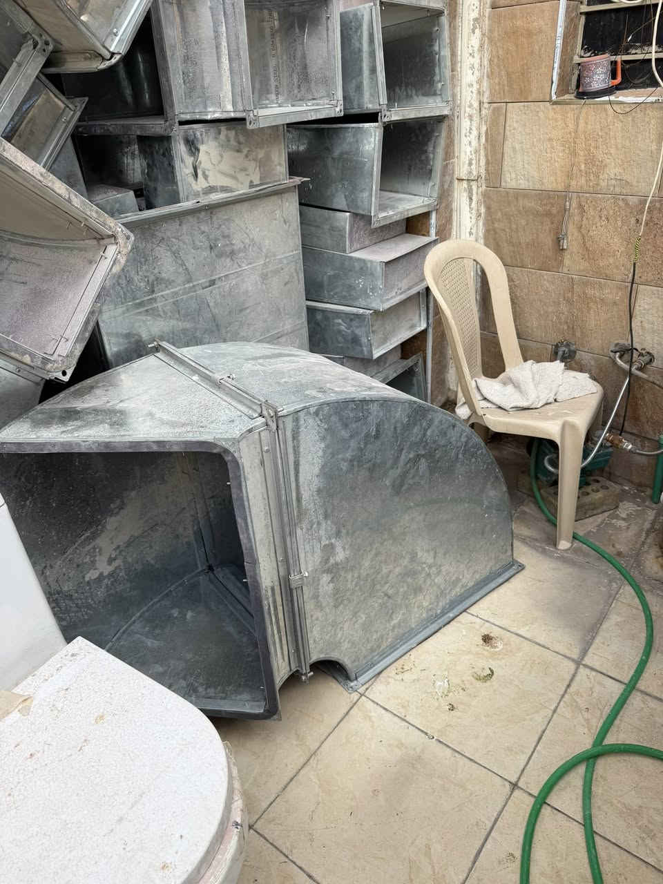 السلام عليكم للبيع جديد مستعمل شهر فقط
سبلت كنتوري ٣ طن انفيرتر توست عدد ٢ 

سبلت كنتوري ٣ طن ميديا عدد ٢ 

دكتات مبرده هانون اسم البليت من افضل نوعيه طول الواحد ٢٠ متر مع تفرعات كاملة عدد  ٢ دكت
مكانهم بغداد السيديه 
للاستفسار ***********
